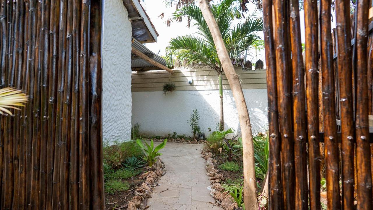 Hostel Tulia House Backpackers Mombasa Zewnętrze zdjęcie