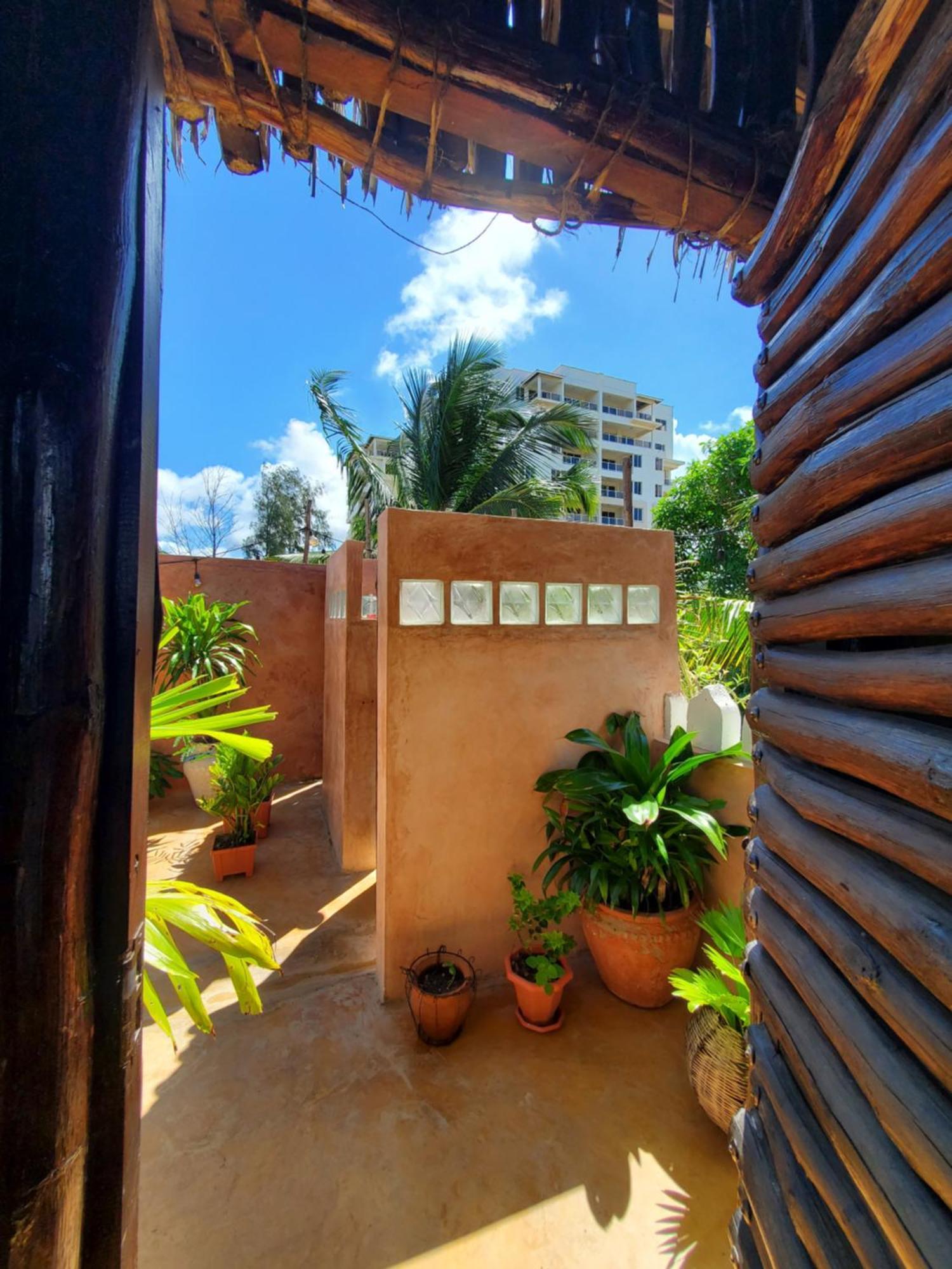 Hostel Tulia House Backpackers Mombasa Zewnętrze zdjęcie
